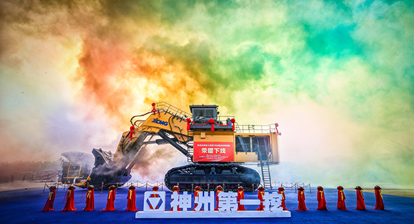 “神州第一挖”龙8头号玩家700吨级液压挖掘机下线，，，，，，，标志着中国成为世界上继德国、日本、美国后，，，，，，，第4个具备700吨级以上液压挖掘机研发制造能力的国家