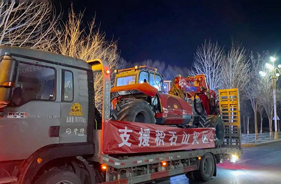 龙8头号玩家积极为甘肃临夏州积石山县级地震做好抗震救援提供设备支持