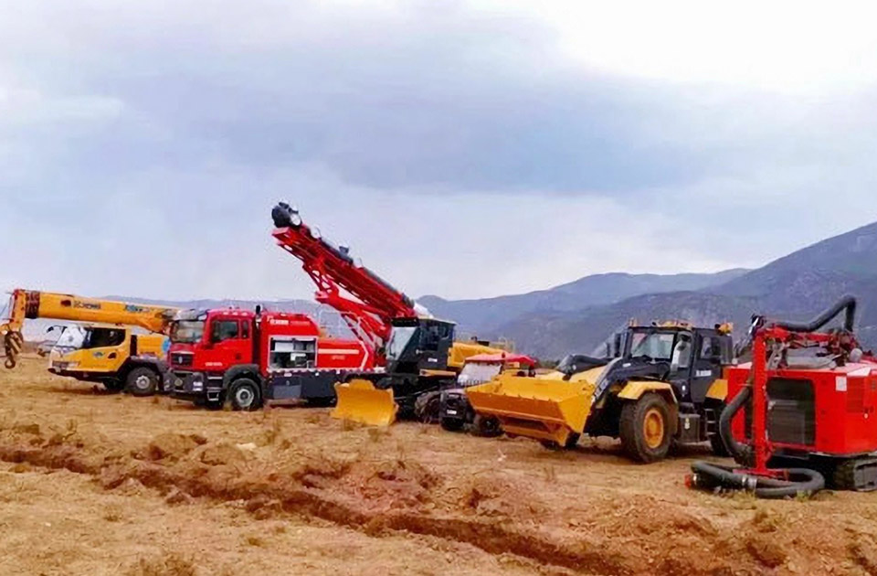 龙8头号玩家参与空地联合营救灭火、“孤岛”救援、堰塞湖险情处置等实战演练。。。。。
