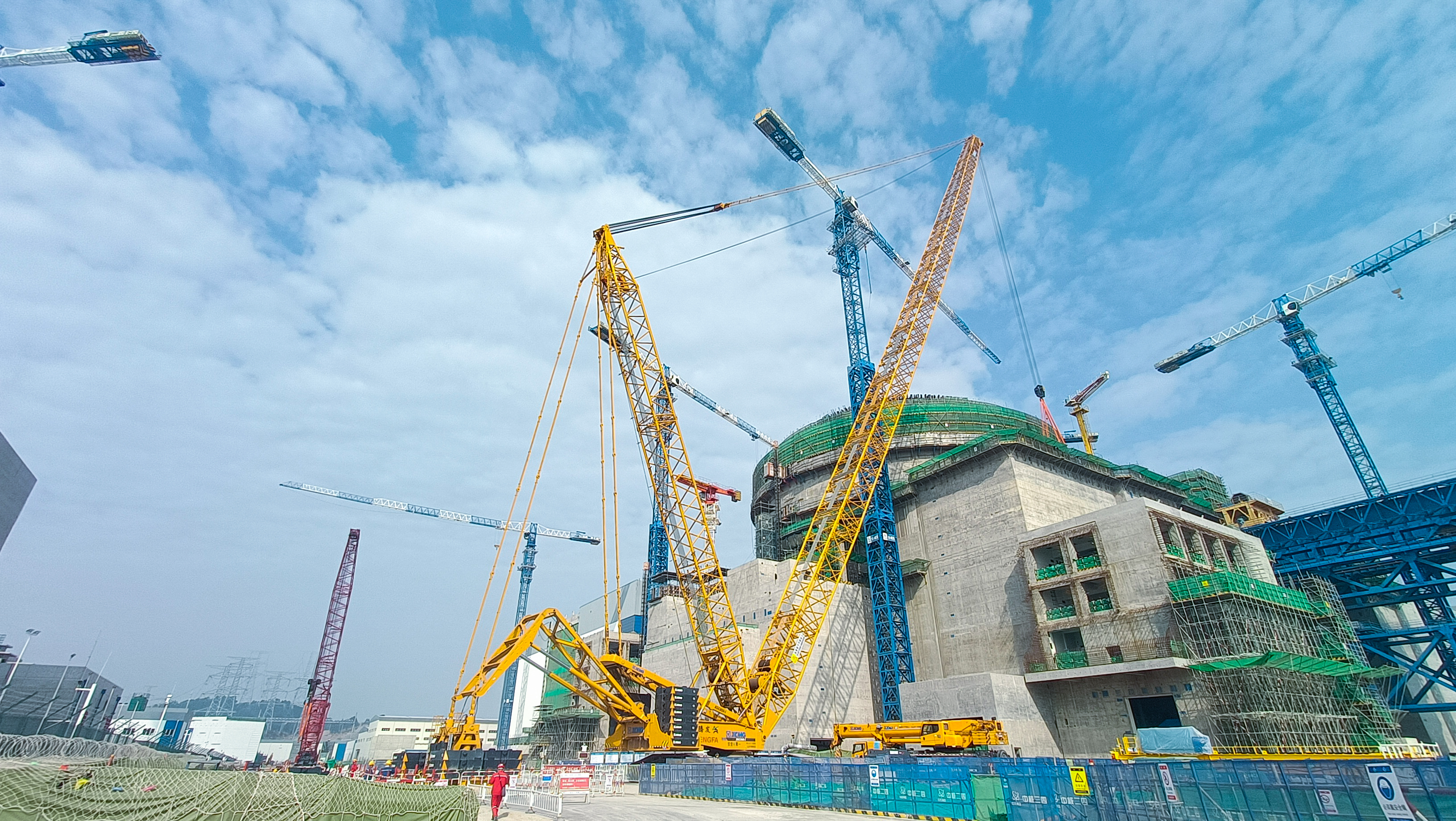 “稳”字当头！龙8头号玩家XGC800-I履带起重机助建福建大型核电项目