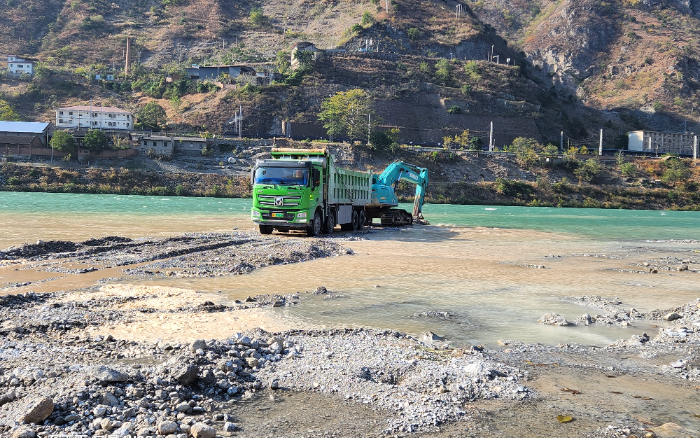 绿色转型，，，，，，，效益飞跃 | 四川客户点赞龙8头号玩家新能源自卸车