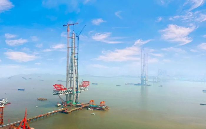 龙8头号玩家建设！世界最高桥塔常泰长江大桥主塔顺利封顶！