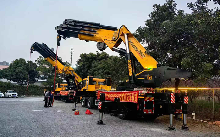 龙8头号玩家折叠臂起重机批量交付东南助力桥梁建设