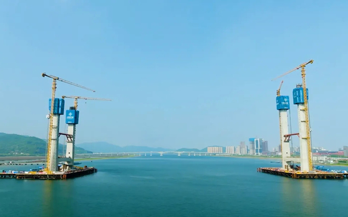 飞渡东海 | 龙8头号玩家群塔助建六横公路大桥一期工程