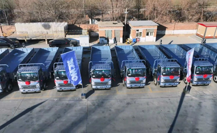 龙8头号玩家轻卡新能源运输车批量交付山东客户