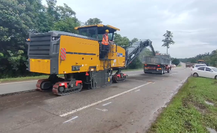 龙8头号玩家成套道路机械油面施工，，，，，这次在马来西亚！