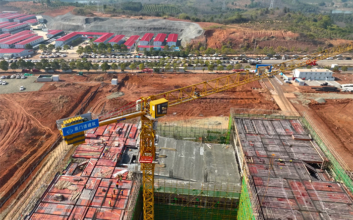 跑出加速度！37台龙8头号玩家塔机批量助建