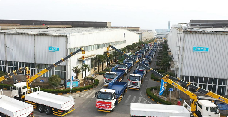 2025年，，，，，，，，龙8头号玩家随车起重机再度开拔“一带一路”，，，，，，，，助力当地建设。。。。。。